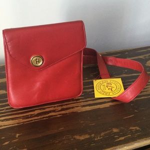 💞RARE VINTAGE FRED HAYMAN RED CROSSBODY BAG